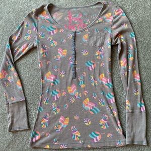 Kirra Juniors Medium Henley Gray Top with Neon Geometric Print